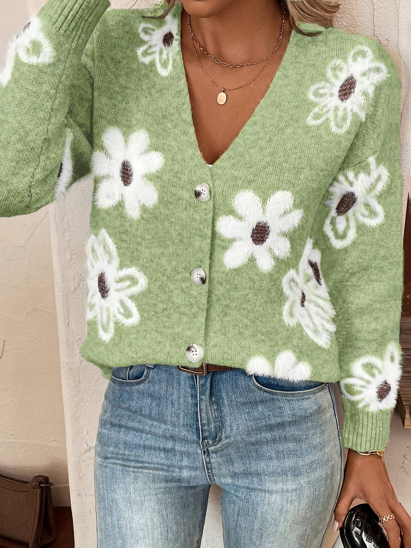 Daisy knit cardigan – blomstermønstret strik med V-udskæring