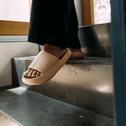 Avelia damesandaler – slip-on sandaler med åben tå og bred rem