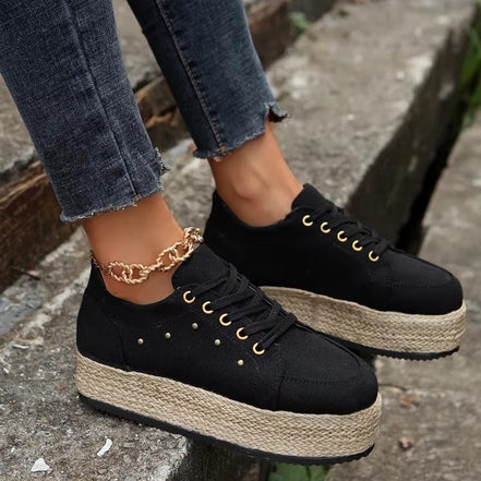 Elvara round toe shoes med snørelukning