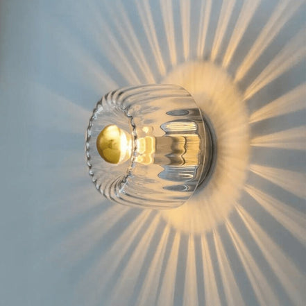 Velmira væglampe i glas og metal – indendørs lampe til vægmontering i gang eller stue