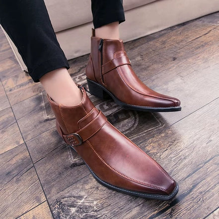 Calmira ankle boots med dekorativ spænderem