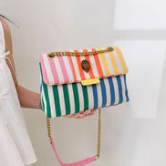 Strivana taske dame – skuldertaske med stribet design og rem