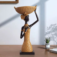 Femora kvindefigur i resin – dekorativ skulptur til bord eller hylde