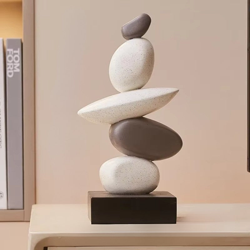 Stonira dekorativ statue i harpiks – figur med steninspireret form til bord eller hylde