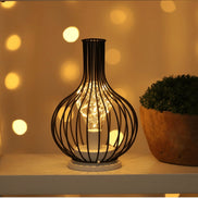 Trinexa bordlampe i stål – lampe med trådkurvdesign til bordplacering