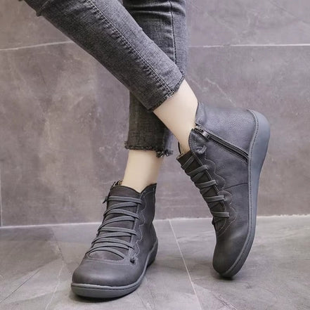 Selvani ankle boots med snøredetaljer og lynlås