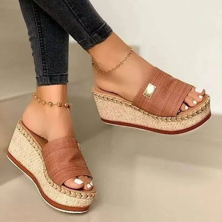 Dames sandaler med kilehæl og slip-on design – Norivelle