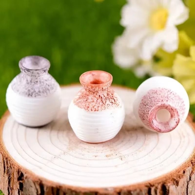 Varena mini blomstervase i resin – lille vase til bord eller hylde