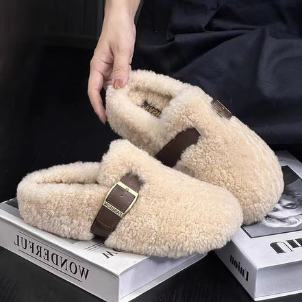 Elvane flade slippers med spænde og rund tå