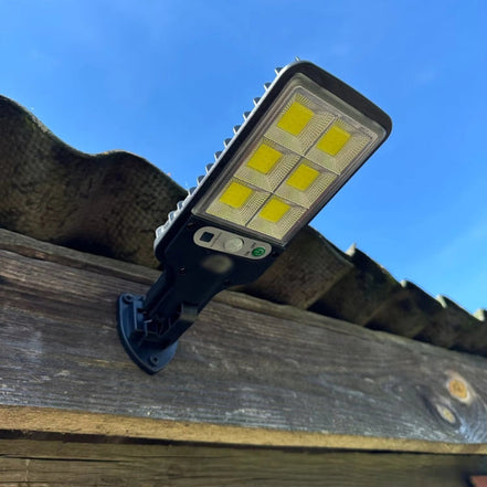 Norvexa solcellelampe – LED lampe med automatisk tænding og væg- eller jordmontering