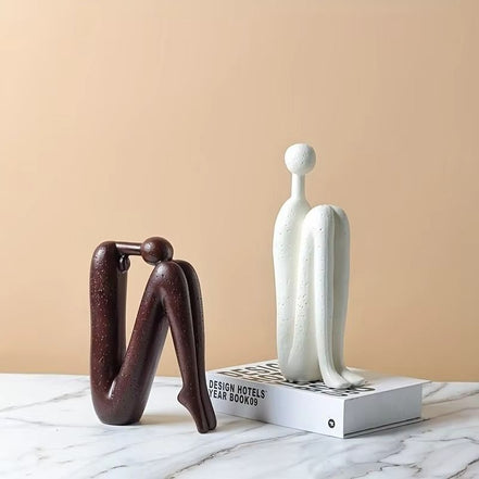Novira dekorativ skulptur i resin – figur til bord eller hylde
