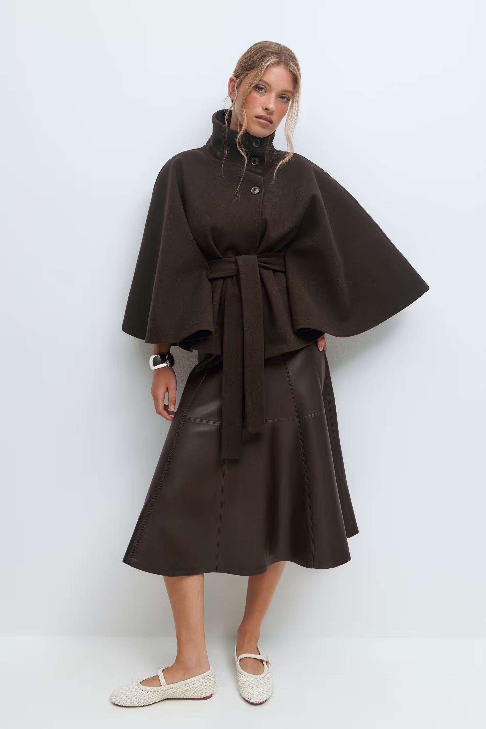 Siv belted cape – lang model med krave og bælte