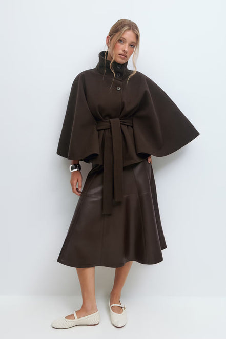 Siv belted cape – lang model med krave og bælte