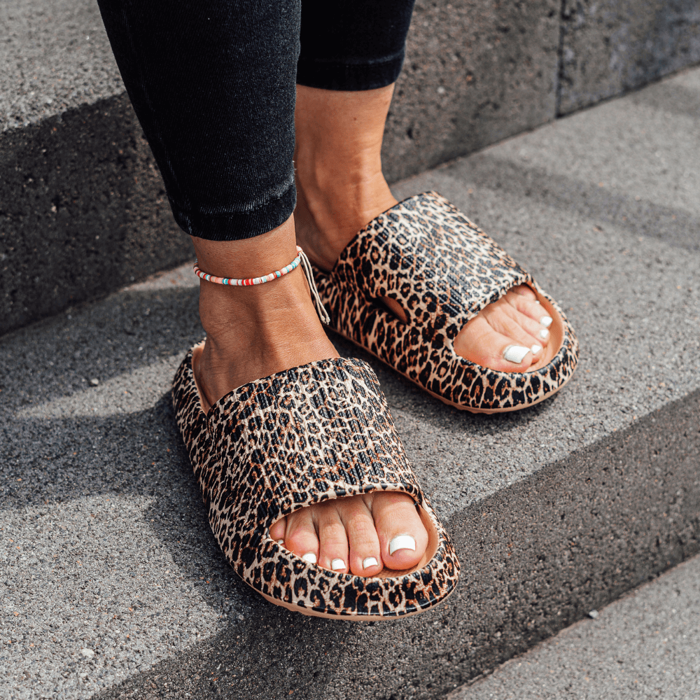 Avelia damesandaler – slip-on sandaler med åben tå og bred rem
