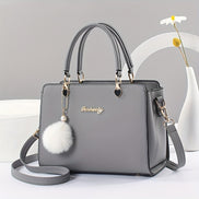 Selvaya Crossbody Bag – ensfarvet taske med aftagelig rem