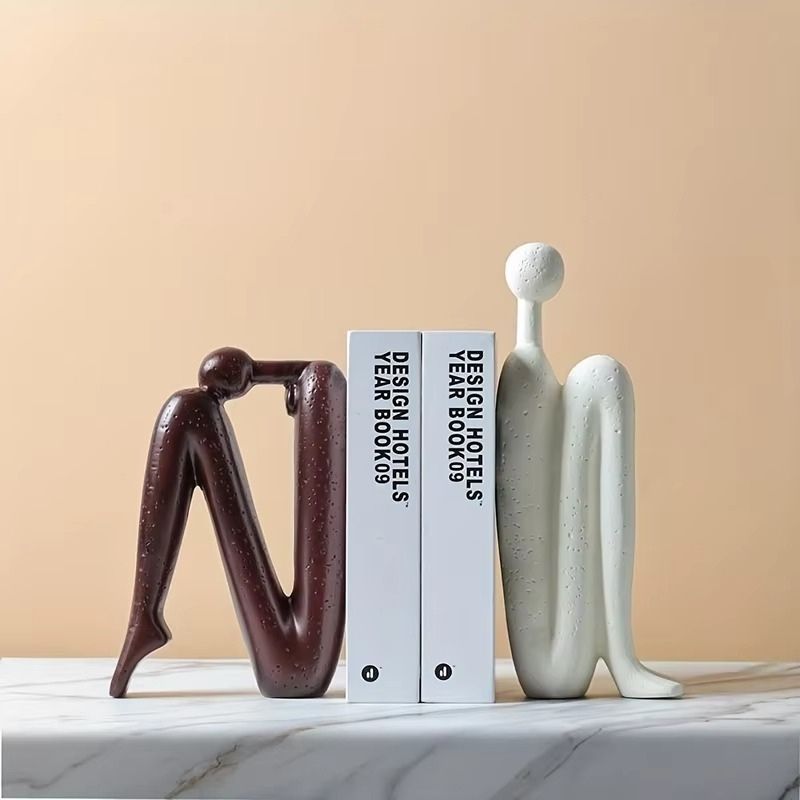 Novira dekorativ skulptur i resin – figur til bord eller hylde