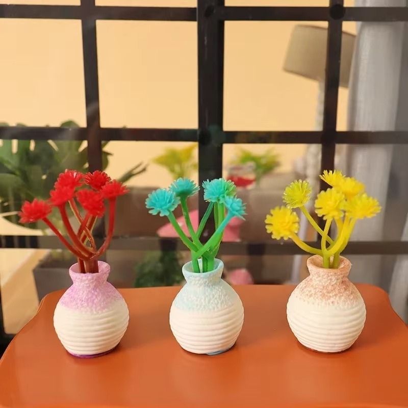 Varena mini blomstervase i resin – lille vase til bord eller hylde