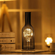 Trinexa bordlampe i stål – lampe med trådkurvdesign til bordplacering