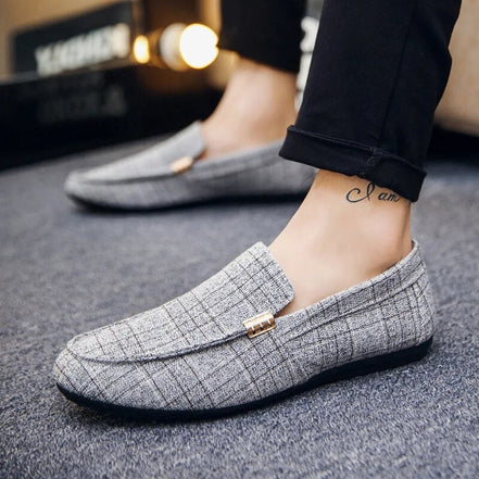Calvero round toe loafers med slip-on design