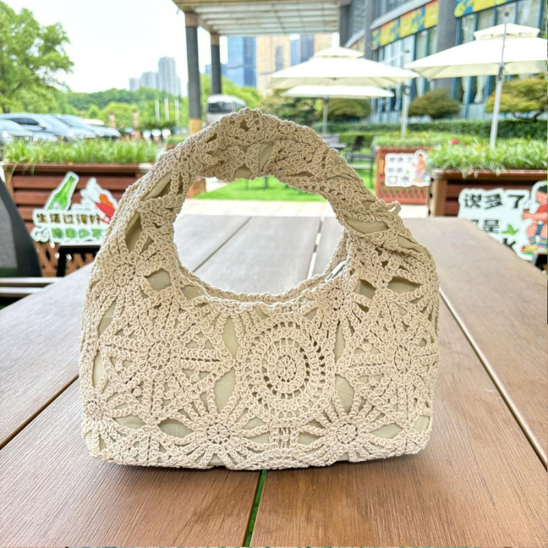 Arvella handbag med udskåret mønster