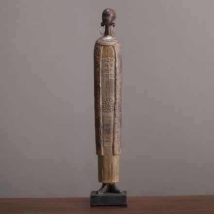 Velora kvindestatue i resin – dekorativ figur til bord eller hylde