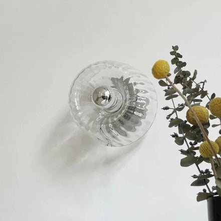 Velmira væglampe i glas og metal – indendørs lampe til vægmontering i gang eller stue