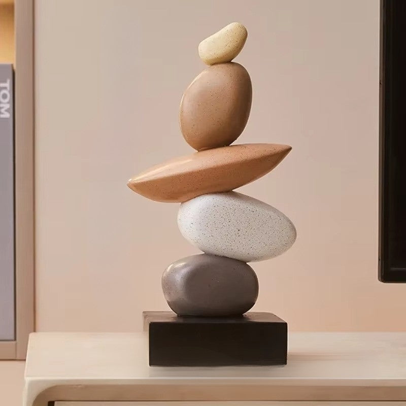 Stonira dekorativ statue i harpiks – figur med steninspireret form til bord eller hylde