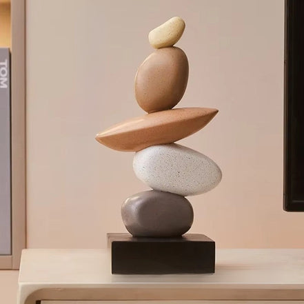 Stonira dekorativ statue i harpiks – figur med steninspireret form til bord eller hylde