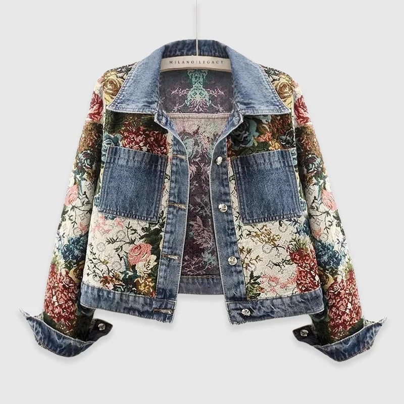 Elvina jakke med blomsterprint og knaplukning