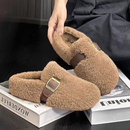 Elvane flade slippers med spænde og rund tå