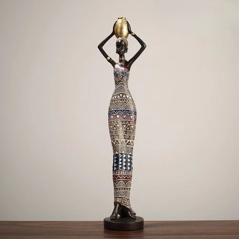 Femora kvindefigur i resin – dekorativ skulptur til bord eller hylde