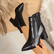 Selvara ankle boots med spids tå