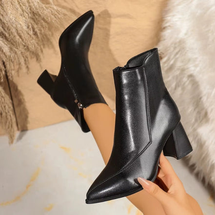 Selvara ankle boots med spids tå