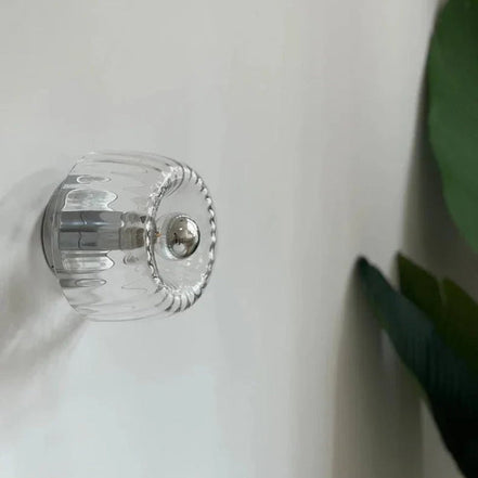 Velmira væglampe i glas og metal – indendørs lampe til vægmontering i gang eller stue