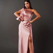 Elvienne One-shoulder lang kjole med slids