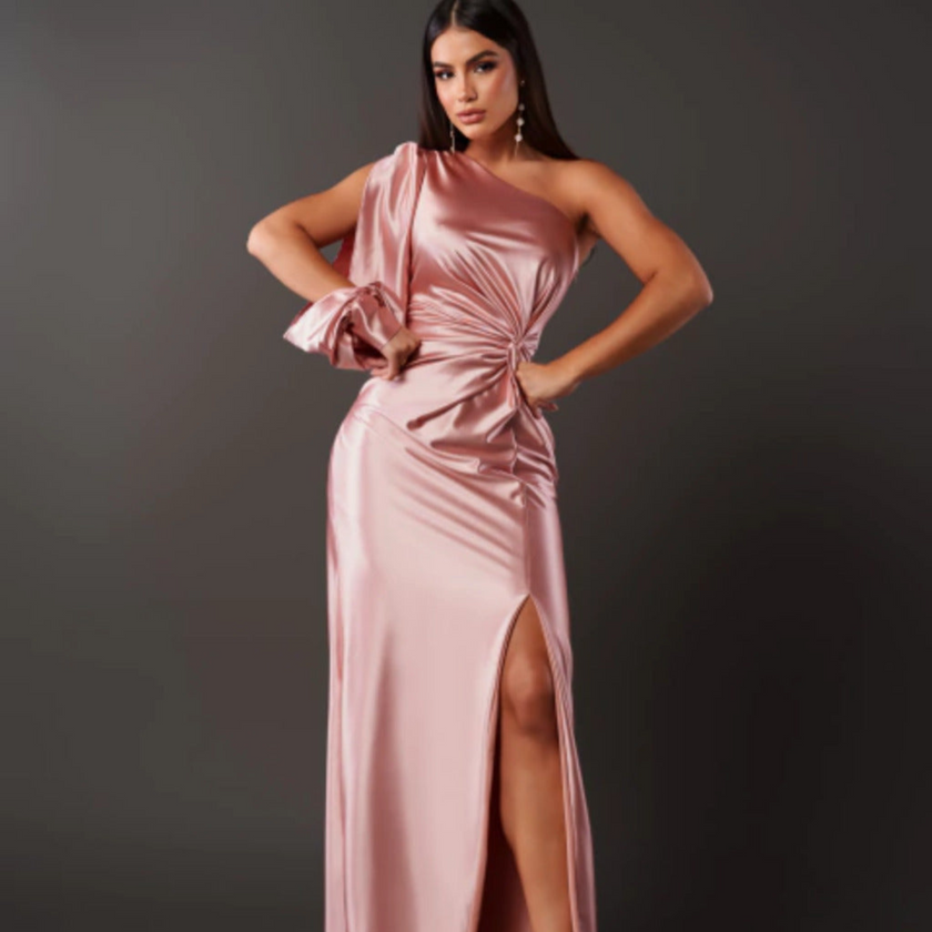 Elvienne One-shoulder lang kjole med slids