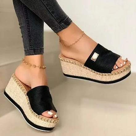 Dames sandaler med kilehæl og slip-on design – Norivelle