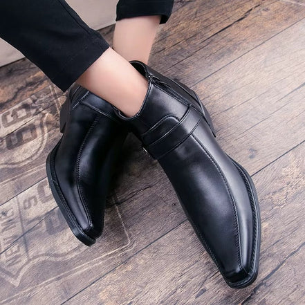 Calmira ankle boots med dekorativ spænderem