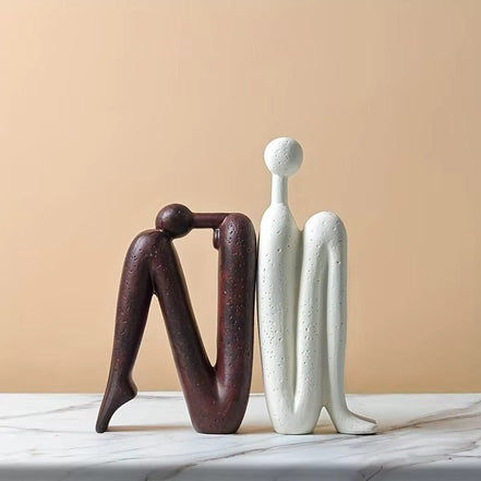 Novira dekorativ skulptur i resin – figur til bord eller hylde