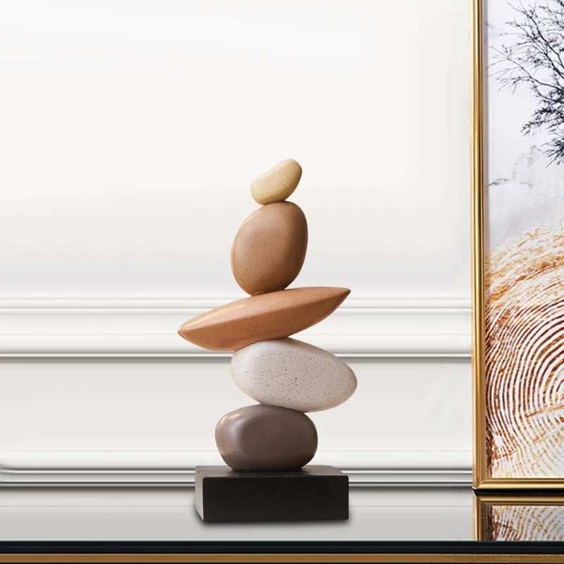 Stonira dekorativ statue i harpiks – figur med steninspireret form til bord eller hylde
