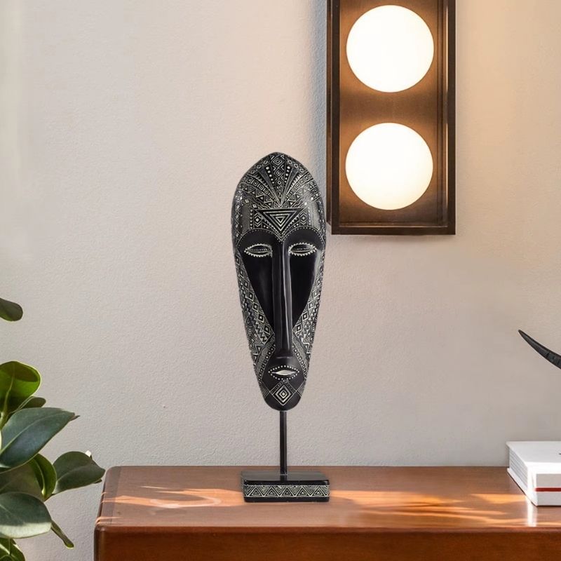 Visora ansigtsskulptur i resin – figur med base til bord eller hylde