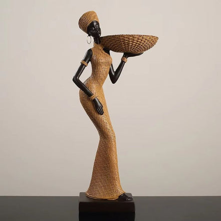 Femora kvindefigur i resin – dekorativ skulptur til bord eller hylde
