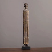 Velora kvindestatue i resin – dekorativ figur til bord eller hylde
