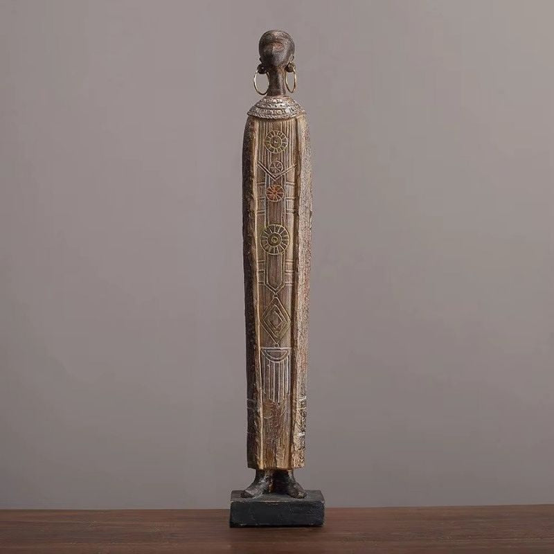 Velora kvindestatue i resin – dekorativ figur til bord eller hylde