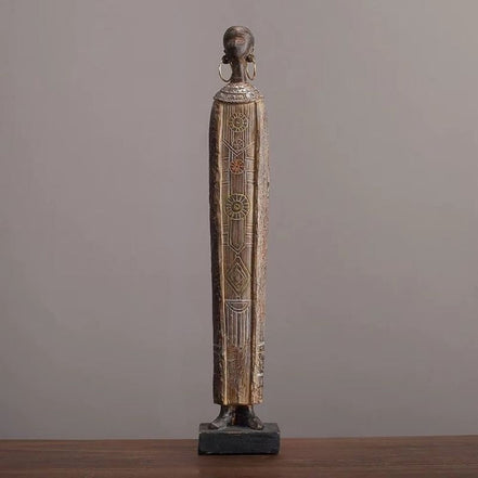 Velora kvindestatue i resin – dekorativ figur til bord eller hylde