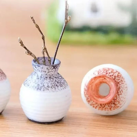 Varena mini blomstervase i resin – lille vase til bord eller hylde