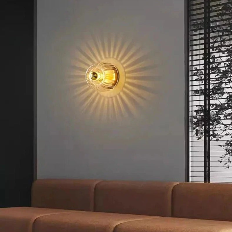Velmira væglampe i glas og metal – indendørs lampe til vægmontering i gang eller stue