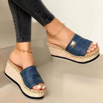 Dames sandaler med kilehæl og slip-on design – Norivelle