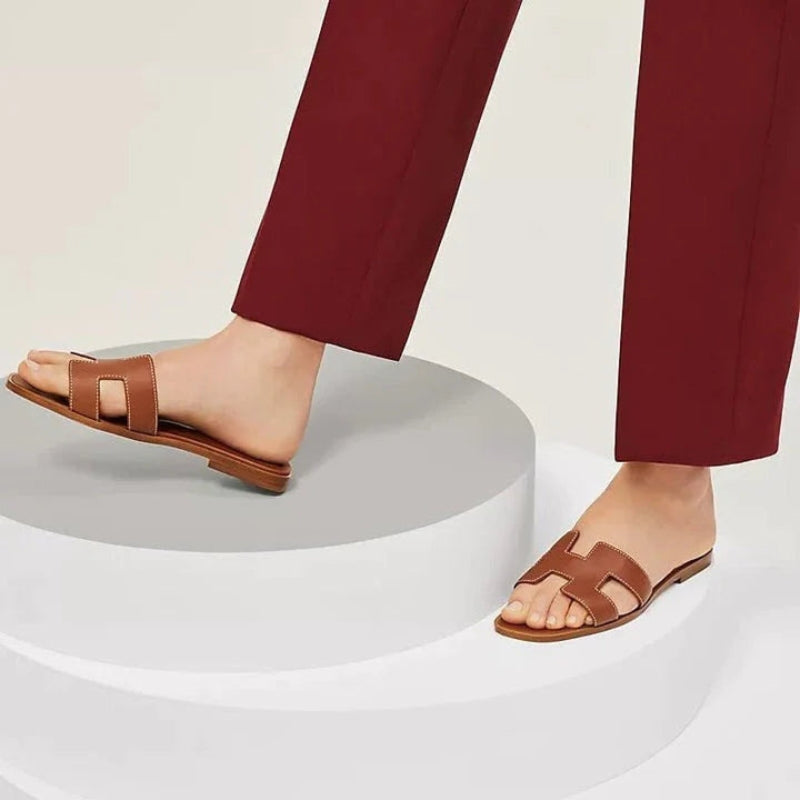 Flade damesandaler med skridsikker sål og remdesign – Velora