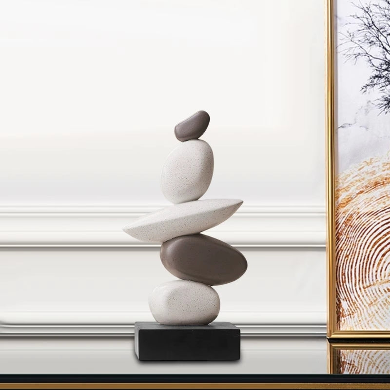 Stonira dekorativ statue i harpiks – figur med steninspireret form til bord eller hylde